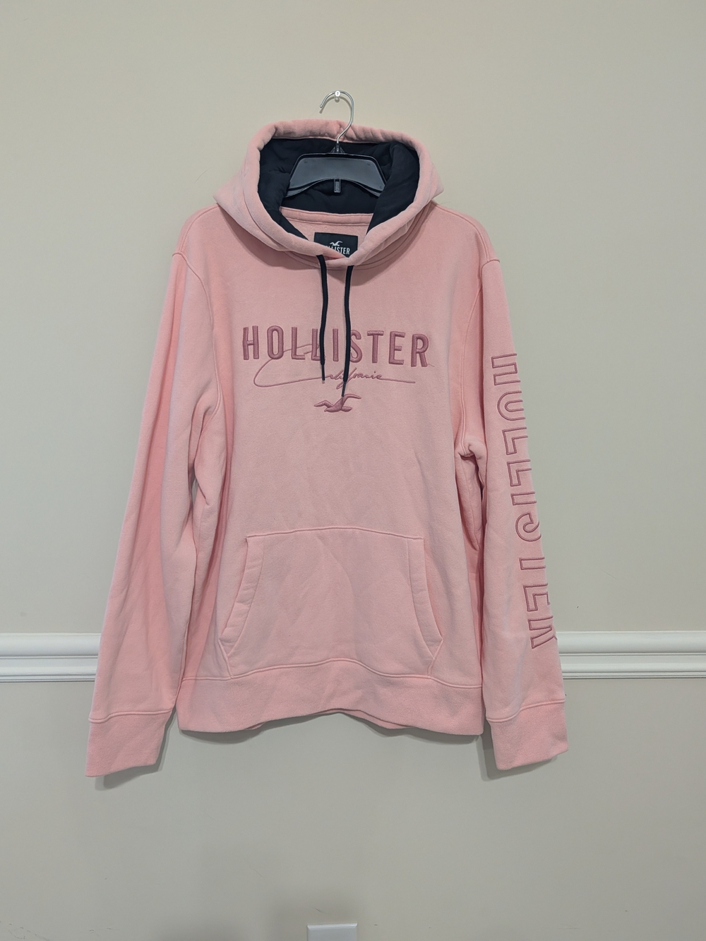 Hollister Men's Pink Hooded Sweatshirt